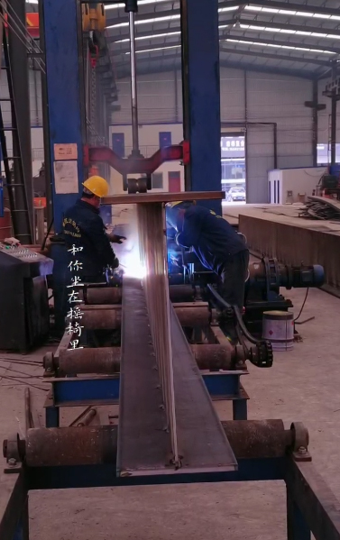 甘肃乌鲁木齐钢结构厂H型钢组立机